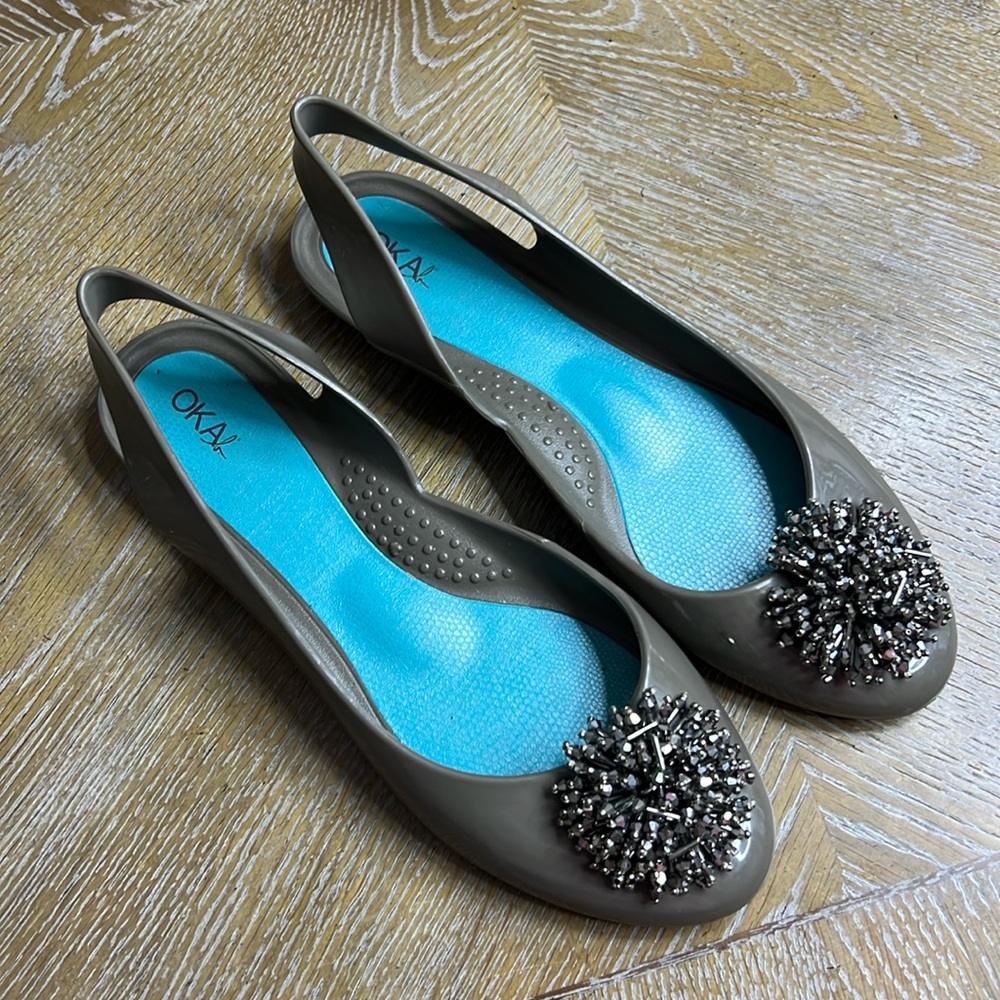 OKA B Women’s Silver Jellies Slip On Ballet Flats Metallic Feathering Shoed